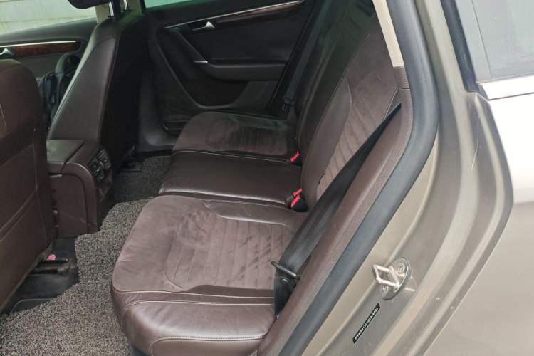 Used Volkswagen Magotan 2012 Travel Edition 2.0 TSI Comfort Version Left Rear Seat
