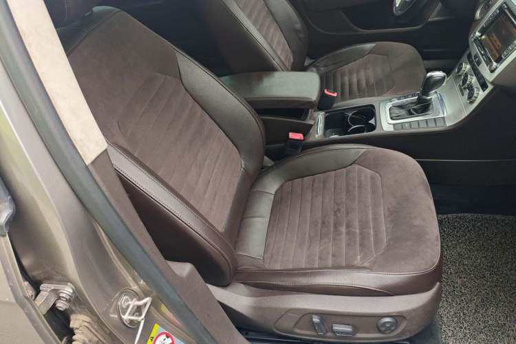 Used Volkswagen Magotan 2012 Travel Edition 2.0 TSI Comfort Version Right Front Seat