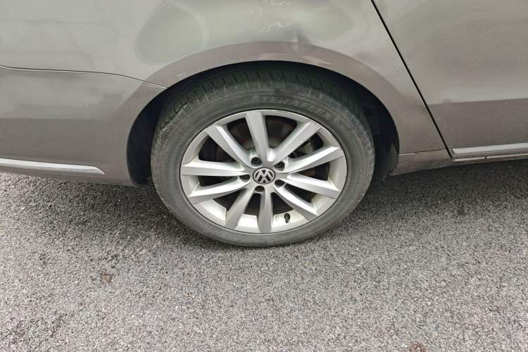 Used Volkswagen Magotan 2012 Travel Edition 2.0 TSI Comfort Version Right Rear Wheel Hub