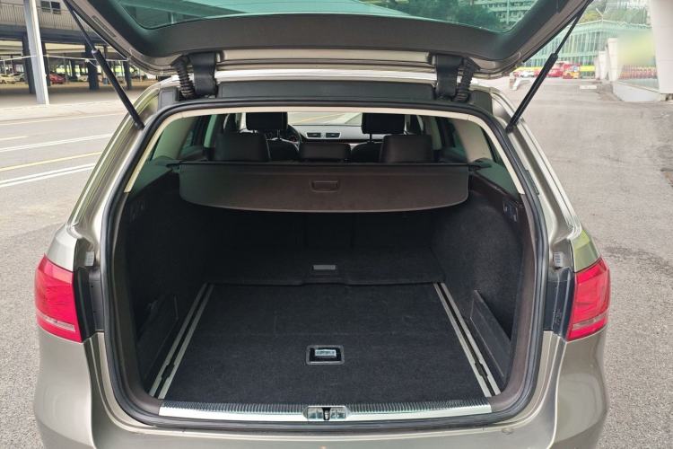 Used Volkswagen Magotan 2012 Travel Edition 2.0 TSI Comfort Version Trunk