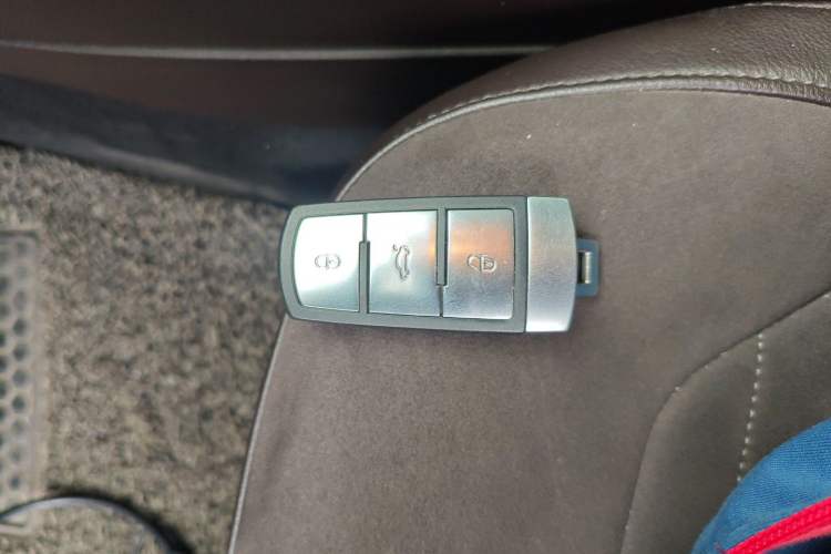 Used Volkswagen Magotan 2012 Travel Edition 2.0 TSI Comfort Version Vehicle Key