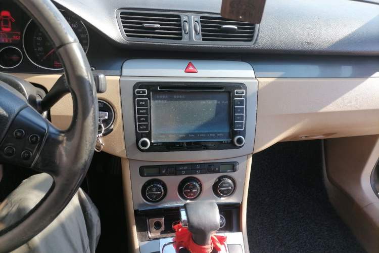 Used Volkswagen Magotan 2007 1.8 TSI Automatic Comfort Model Audio And AC Panel
