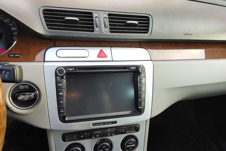 Used Volkswagen Magotan 2007 3.2 Luxury Model Audio And AC Panel
