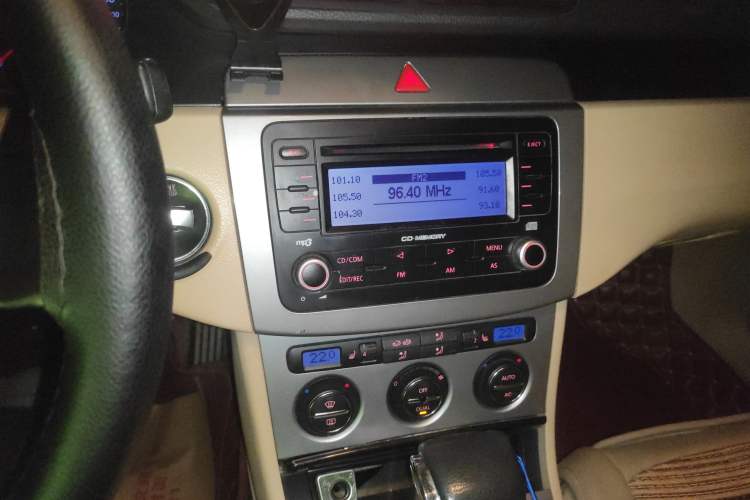 Used Volkswagen Magotan 2007 1.8 TSI Automatic Comfort Model Audio And AC Panel