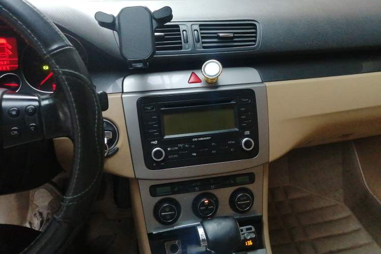 Used Volkswagen Magotan 2007 1.8 TSI Automatic Comfort Model Audio And AC Panel