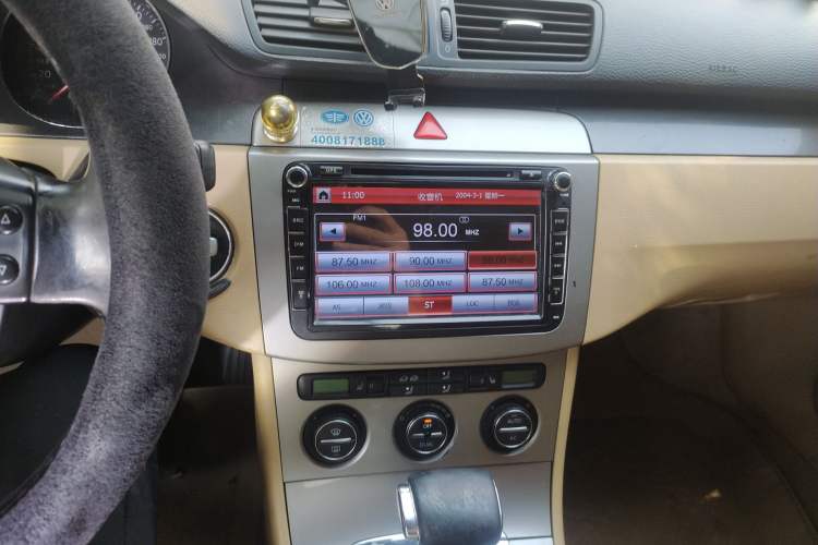 Used Volkswagen Magotan 2007 1.8 TSI Automatic Comfort Model Audio And AC Panel