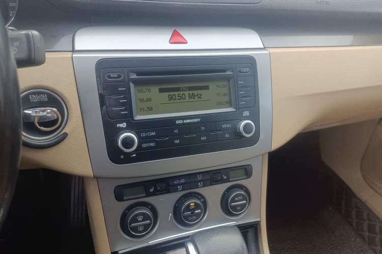 Used Volkswagen Magotan 2007 1.8 TSI Automatic Comfort Model Audio And AC Panel