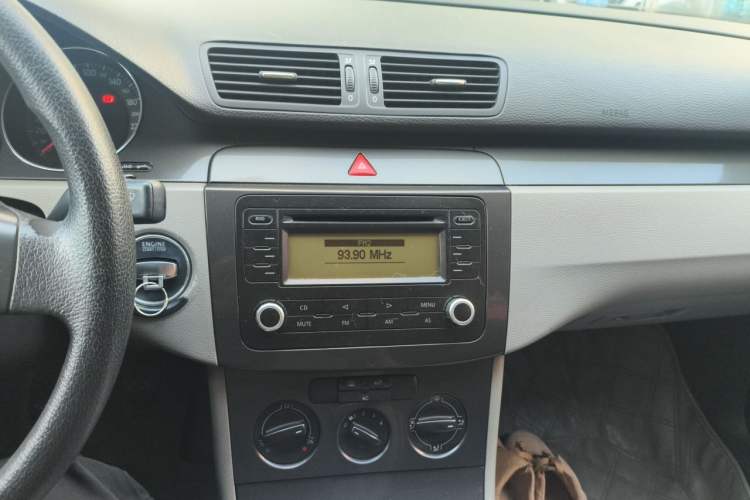 Used Volkswagen Magotan 2007 2.0 Manual Standard Edition Audio And AC Panel