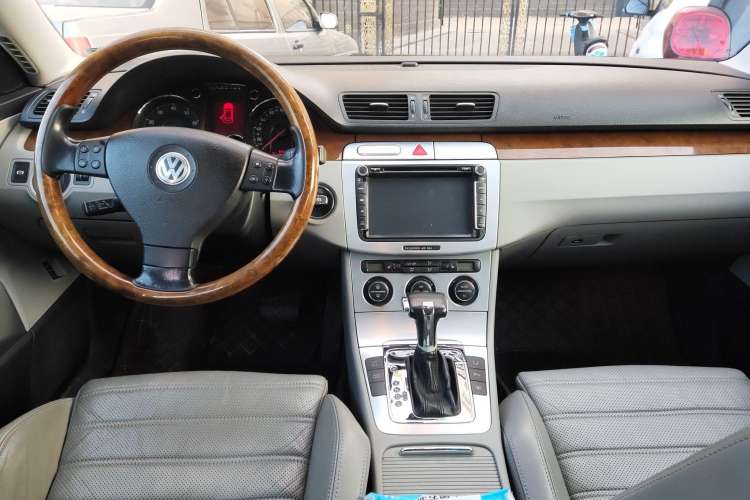 Used Volkswagen Magotan 2007 3.2 Luxury Model Center Console
