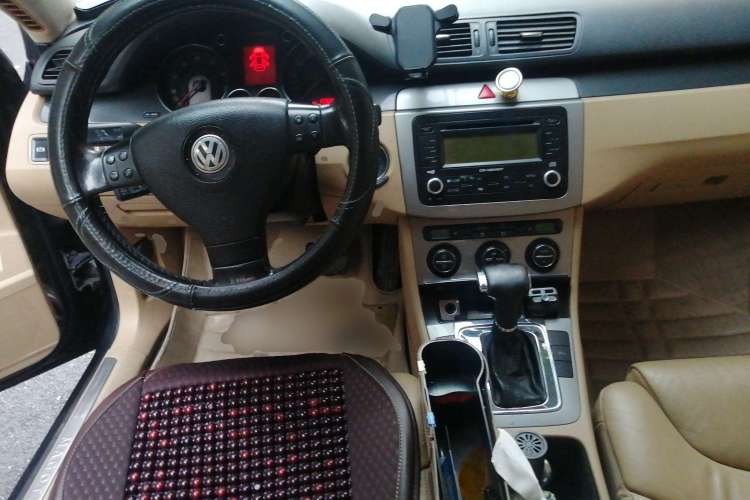 Used Volkswagen Magotan 2007 1.8 TSI Automatic Comfort Model Center Console