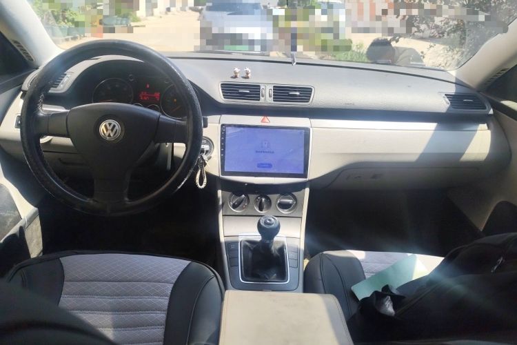 Used Volkswagen Magotan 2007 1.8 TSI Manual Tech Model Center Console
