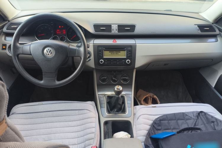 Used Volkswagen Magotan 2007 2.0 Manual Standard Edition Center Console