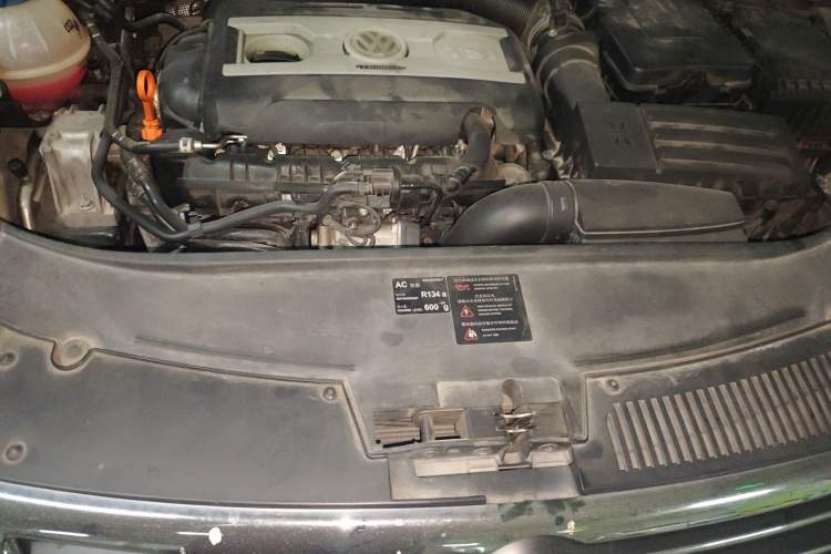 Used Volkswagen Magotan 2007 1.8 TSI Automatic Comfort Model Engine Bay