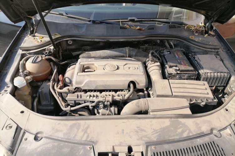 Used Volkswagen Magotan 2007 1.8 TSI Automatic Comfort Model Engine Bay
