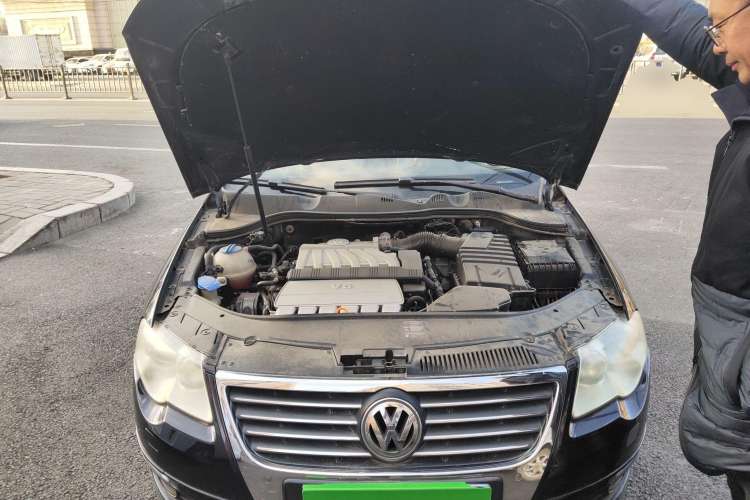 Used Volkswagen Magotan 2007 3.2 Luxury Model Engine Bay