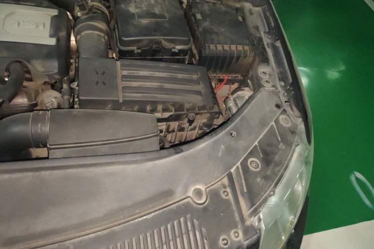 Used Volkswagen Magotan 2007 1.8 TSI Automatic Comfort Model Engine Bay Left