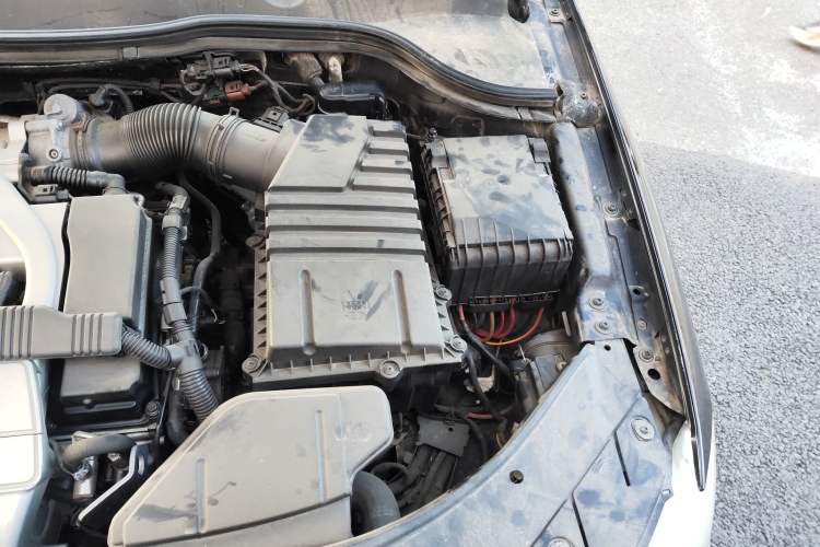 Used Volkswagen Magotan 2007 3.2 Luxury Model Engine Bay Left
