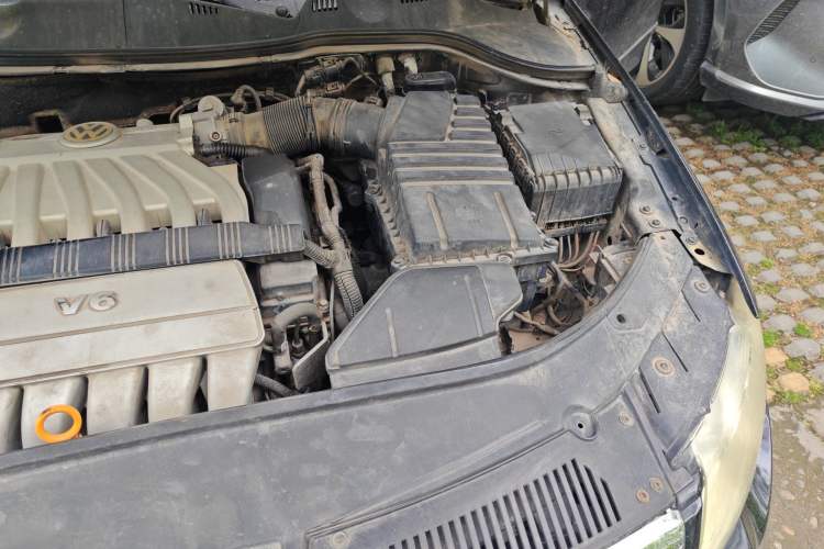 Used Volkswagen Magotan 2007 3.2 Luxury Model Engine Bay Left
