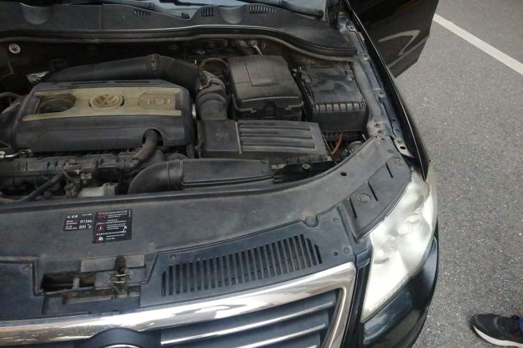 Used Volkswagen Magotan 2007 1.8 TSI Automatic Comfort Model Engine Bay Left