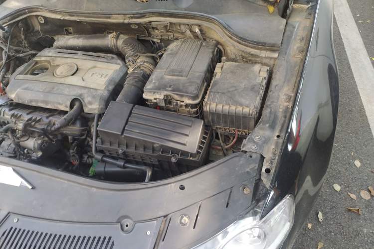 Used Volkswagen Magotan 2007 1.8 TSI Automatic Comfort Model Engine Bay Left