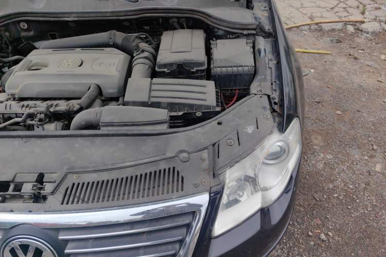 Used Volkswagen Magotan 2007 1.8 TSI Manual Tech Model Engine Bay Left