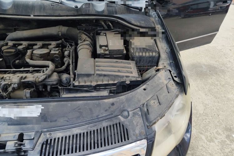 Used Volkswagen Magotan 2007 1.8 TSI Manual Tech Model Engine Bay Left