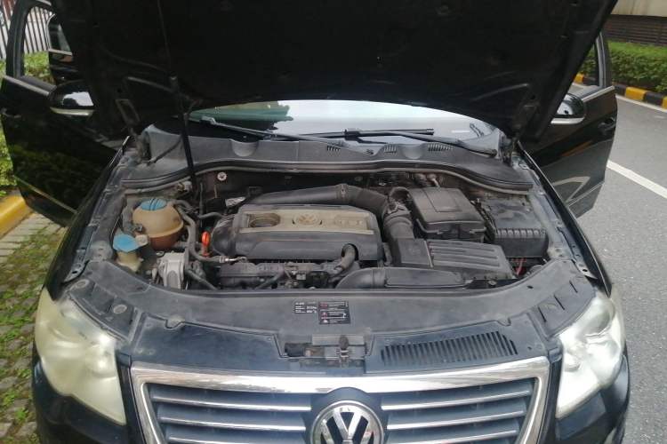 Used Volkswagen Magotan 2007 1.8 TSI Automatic Comfort Model Engine Bay