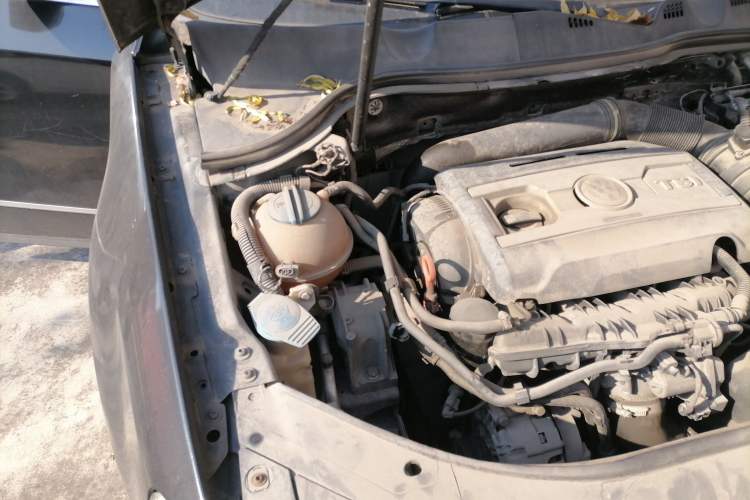 Used Volkswagen Magotan 2007 1.8 TSI Automatic Comfort Model Engine Bay Right