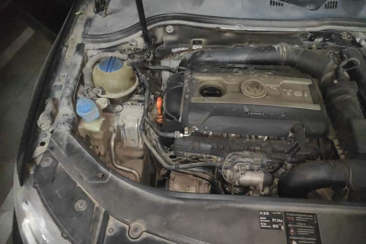 Used Volkswagen Magotan 2007 1.8 TSI Automatic Comfort Model Engine Bay Right