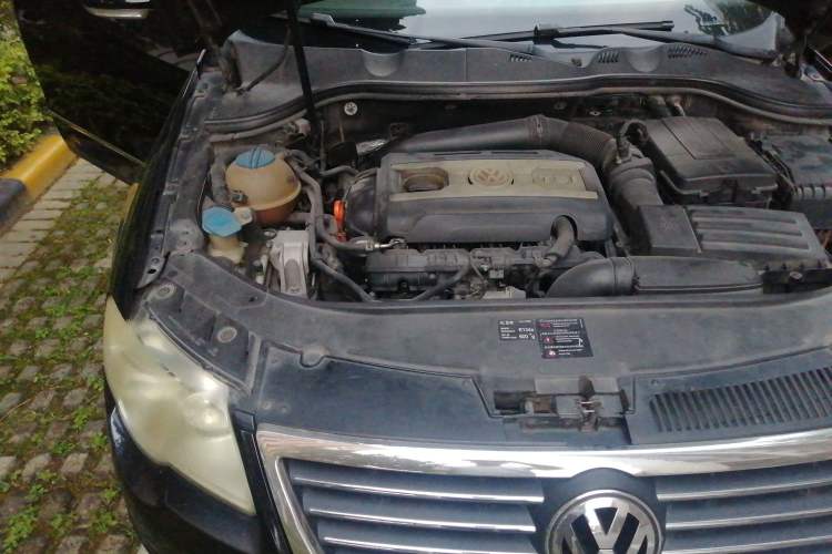 Used Volkswagen Magotan 2007 1.8 TSI Automatic Comfort Model Engine Bay Right