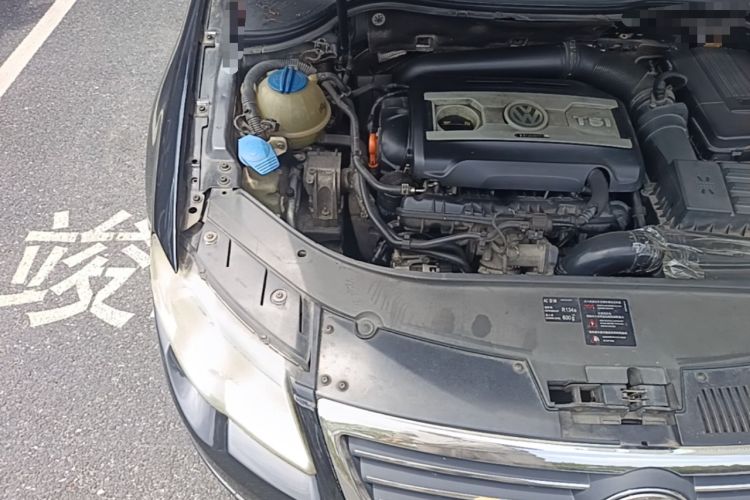 Used Volkswagen Magotan 2007 1.8 TSI Automatic Comfort Model Engine Bay Right