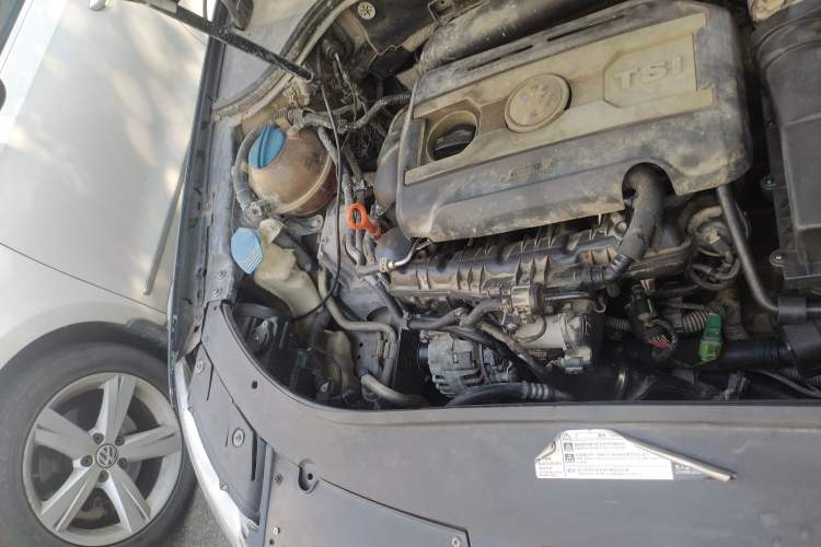 Used Volkswagen Magotan 2007 1.8 TSI Automatic Comfort Model Engine Bay Right