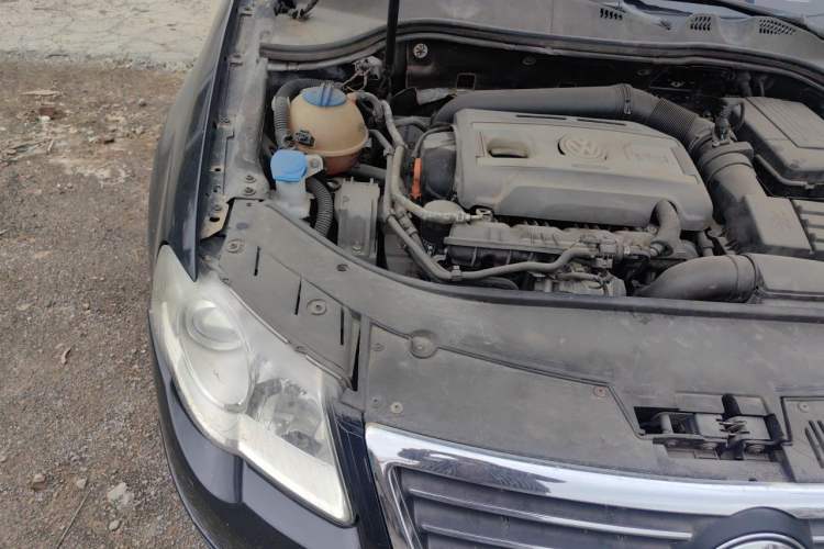 Used Volkswagen Magotan 2007 1.8 TSI Manual Tech Model Engine Bay Right