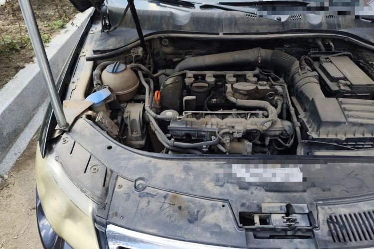 Used Volkswagen Magotan 2007 1.8 TSI Manual Tech Model Engine Bay Right
