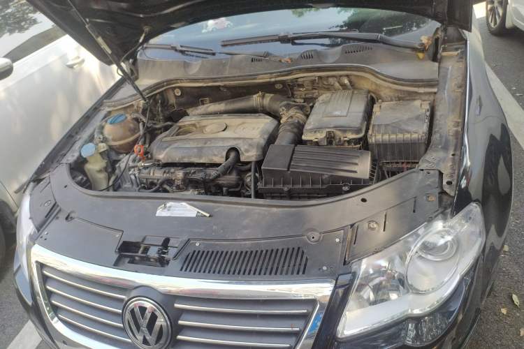 Used Volkswagen Magotan 2007 1.8 TSI Automatic Comfort Model Engine Bay