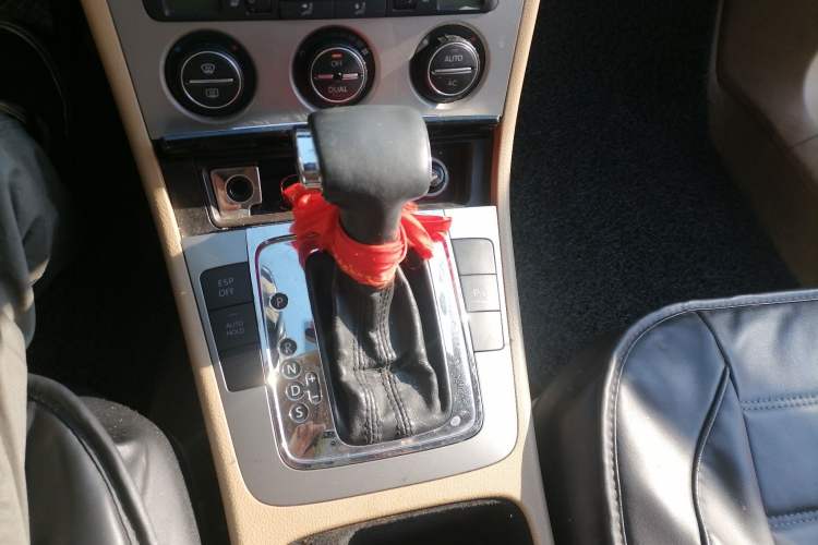 Used Volkswagen Magotan 2007 1.8 TSI Automatic Comfort Model Gear Lever