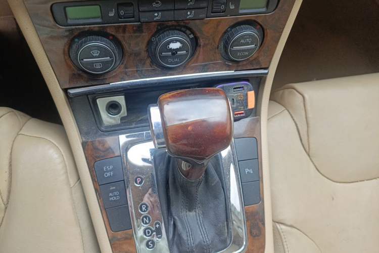 Used Volkswagen Magotan 2007 1.8 TSI Automatic Comfort Model Gear Lever