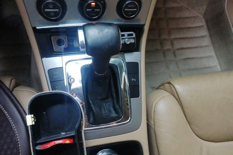 Used Volkswagen Magotan 2007 1.8 TSI Automatic Comfort Model Gear Lever