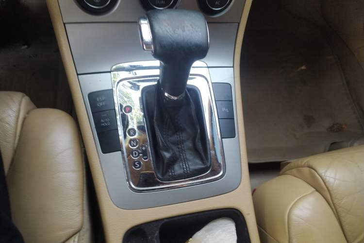 Used Volkswagen Magotan 2007 1.8 TSI Automatic Comfort Model Gear Lever