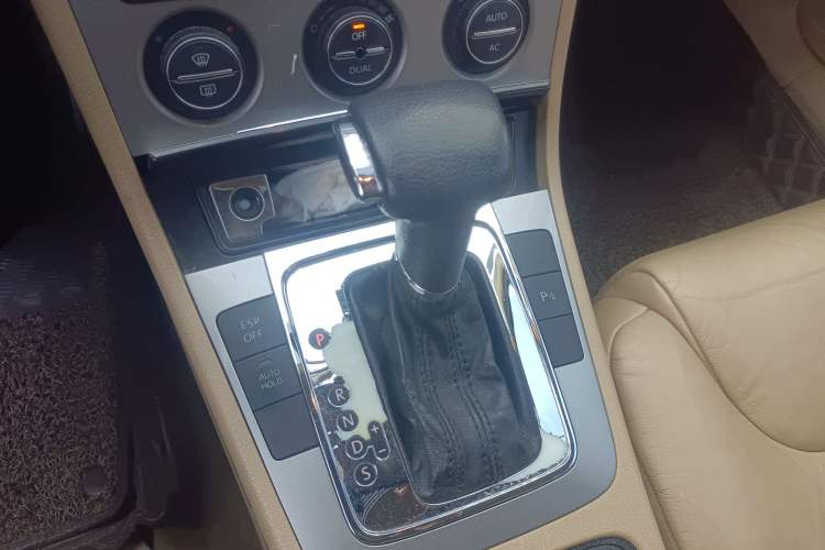Used Volkswagen Magotan 2007 1.8 TSI Automatic Comfort Model Gear Lever