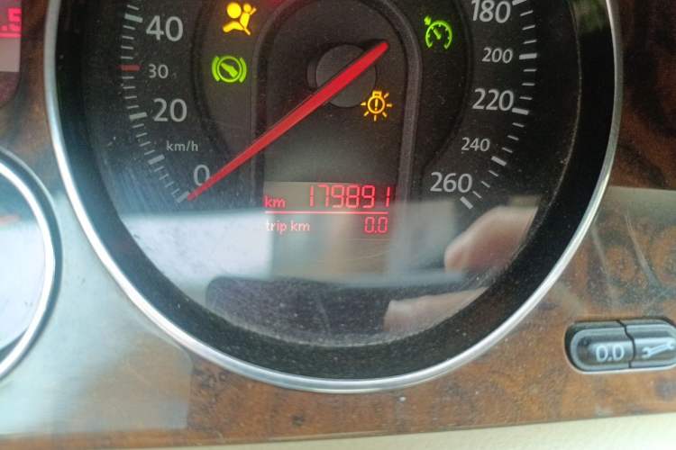 Used Volkswagen Magotan 2007 1.8 TSI Automatic Comfort Model Odometer Close Up