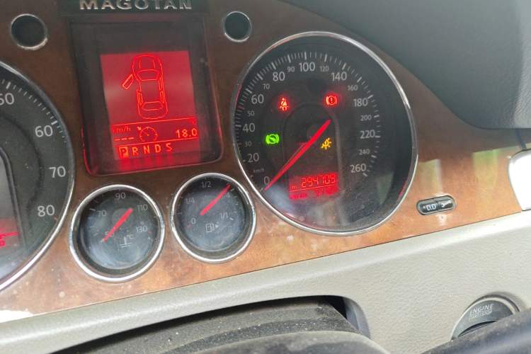 Used Volkswagen Magotan 2007 3.2 Luxury Model Odometer Close Up