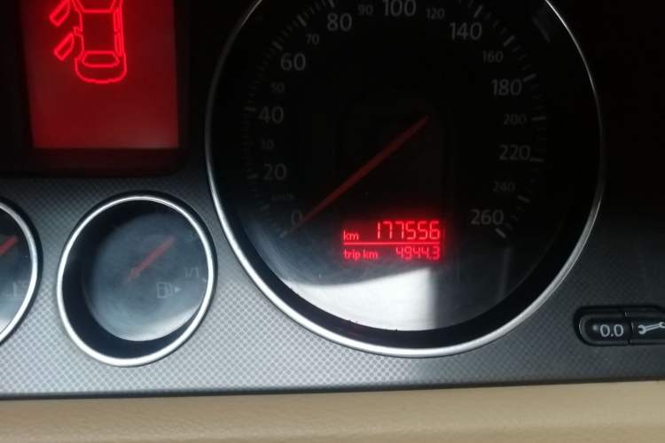 Used Volkswagen Magotan 2007 1.8 TSI Automatic Comfort Model Odometer Close Up