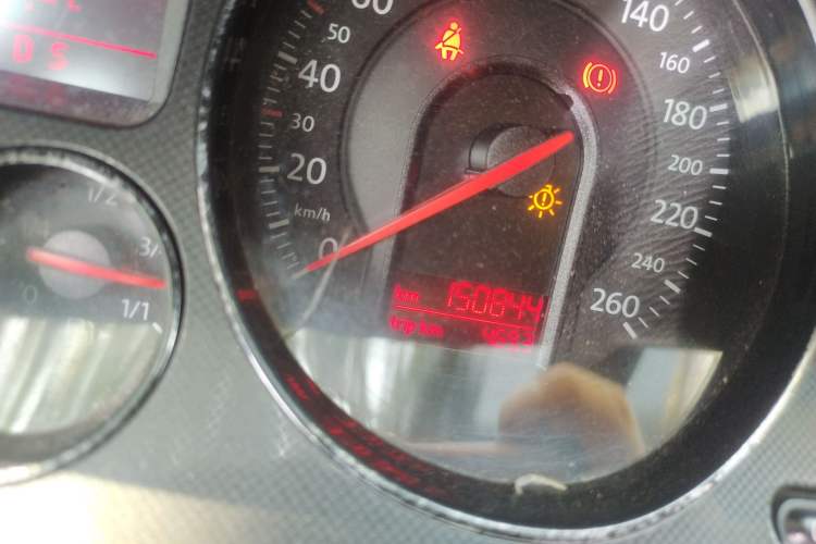 Used Volkswagen Magotan 2007 1.8 TSI Automatic Comfort Model Odometer Close Up