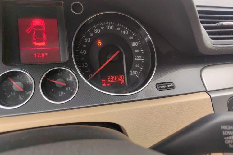 Used Volkswagen Magotan 2007 1.8 TSI Manual Tech Model Odometer Close Up