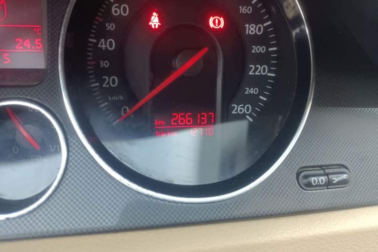 Used Volkswagen Magotan 2007 1.8 TSI Automatic Comfort Model Odometer Close Up