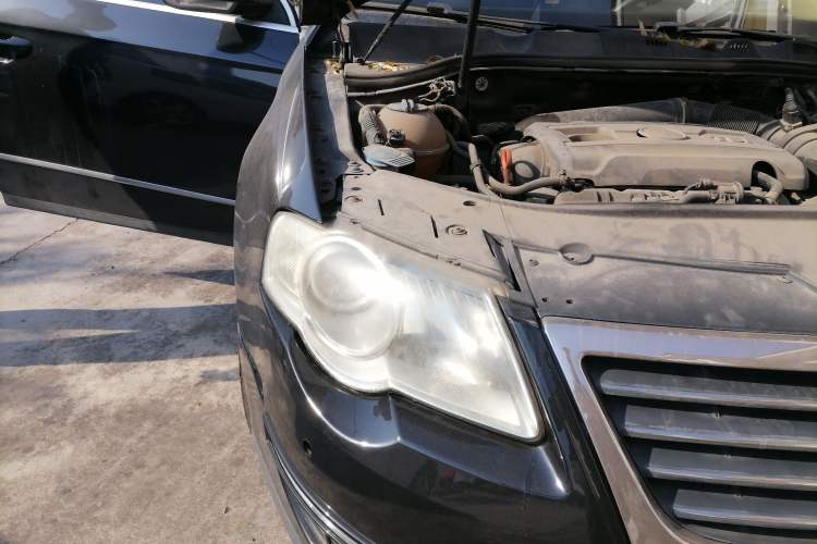 Used Volkswagen Magotan 2007 1.8 TSI Automatic Comfort Model Right Front Headlight
