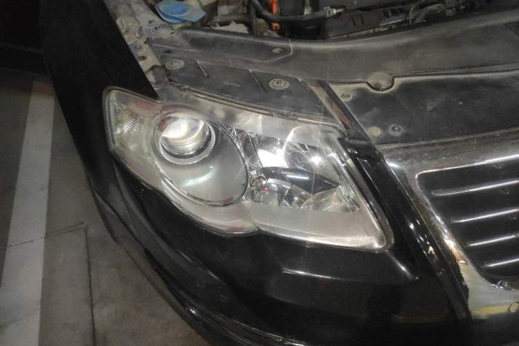 Used Volkswagen Magotan 2007 1.8 TSI Automatic Comfort Model Right Front Headlight