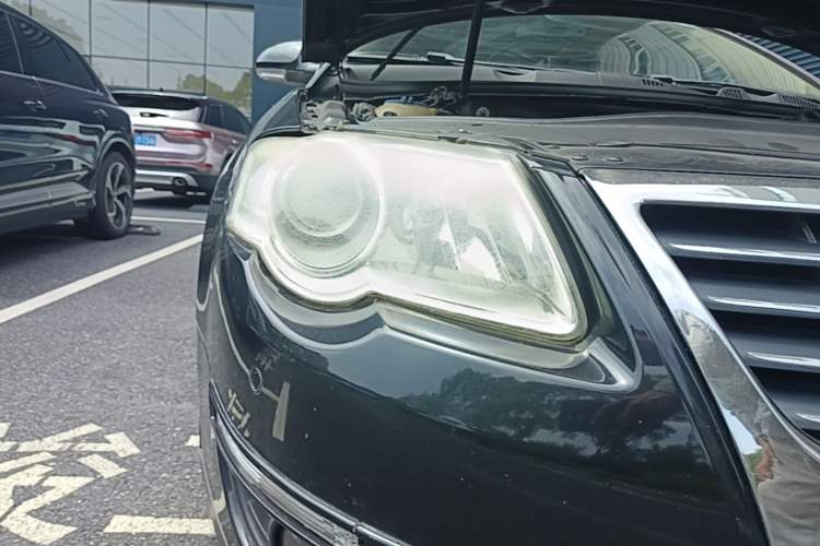 Used Volkswagen Magotan 2007 1.8 TSI Automatic Comfort Model Right Front Headlight
