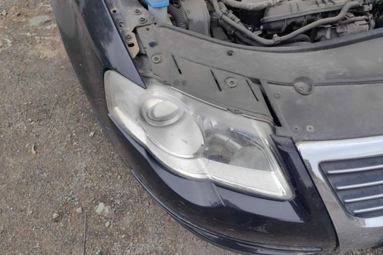 Used Volkswagen Magotan 2007 1.8 TSI Manual Tech Model Right Front Headlight